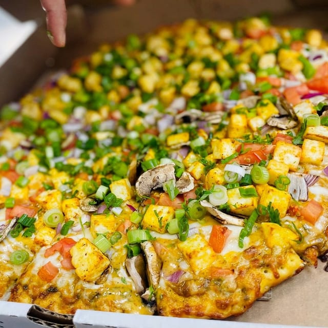 Royal Shahi Paneer Pizza.