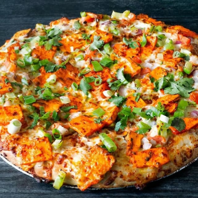 Chili Paneer Pizza.